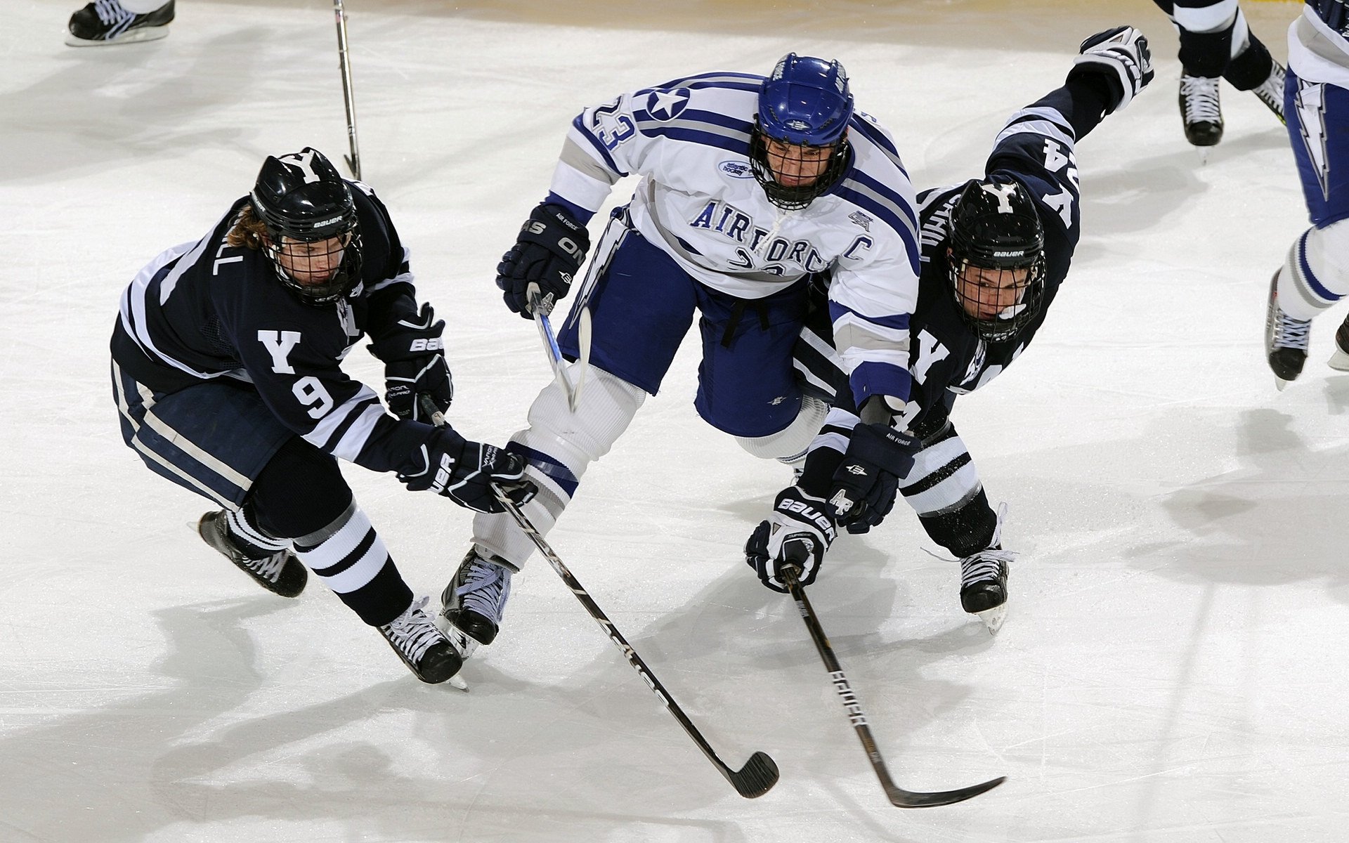 世锦赛转会风云：费内巴切盯上锋线强援，萨拉赫或成交易筹码(费内巴切官网)