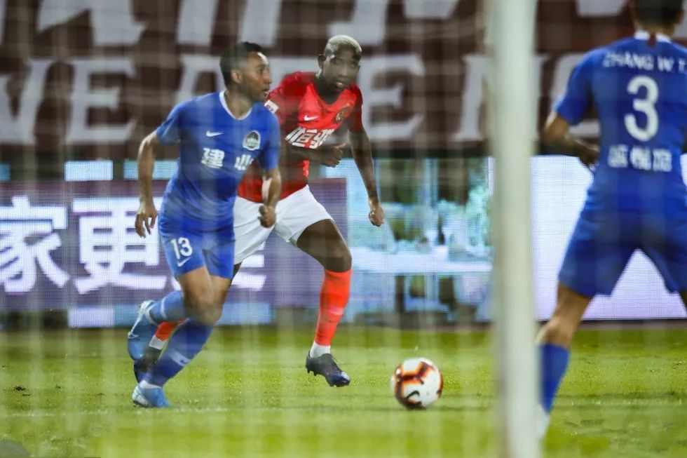 美网抢七大战爆出冷门！武汉三镇惊险广州队，争冠形势突变的简单介绍